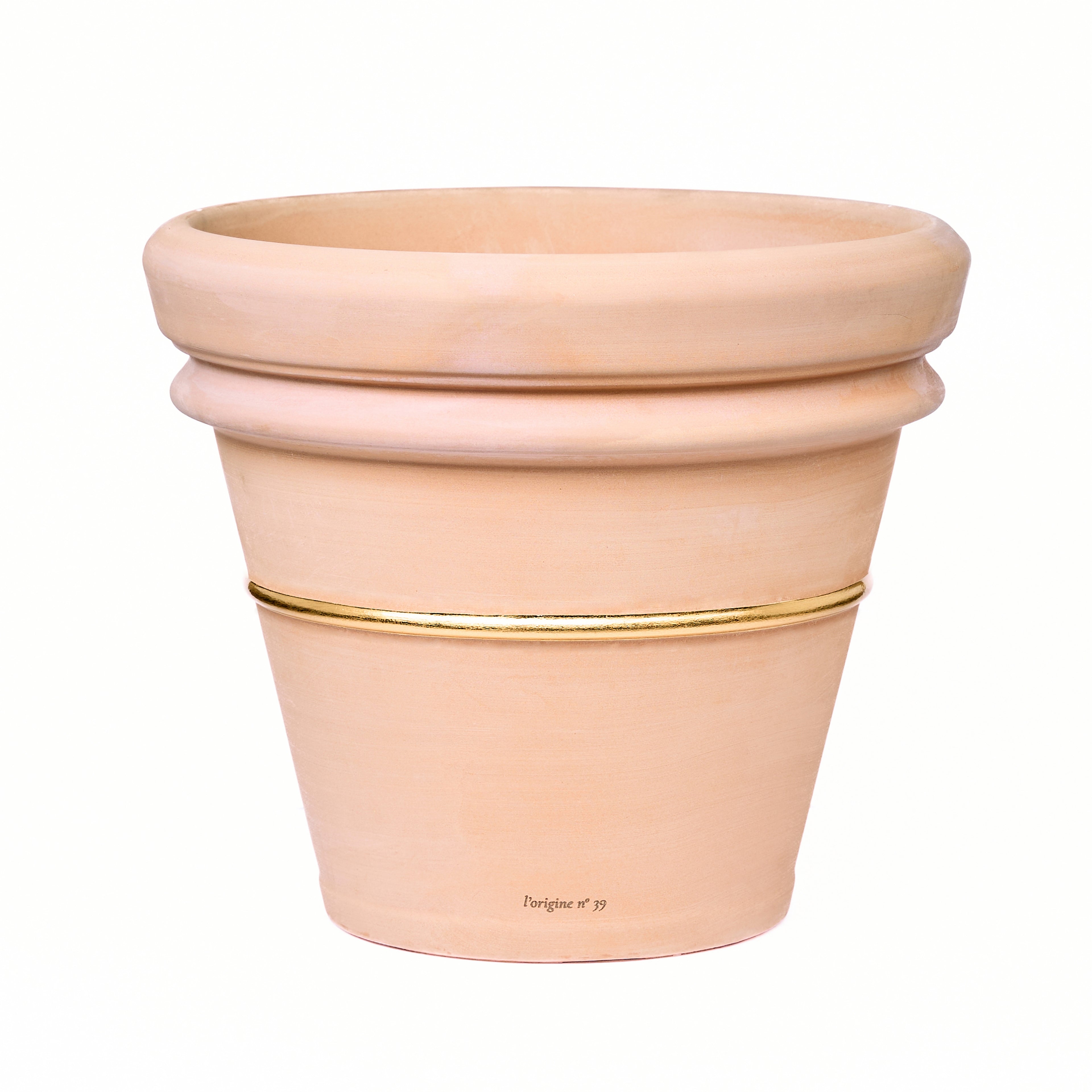 Hand-gilded terracotta pot with 22-karat gold rim – Zestasia l’origine